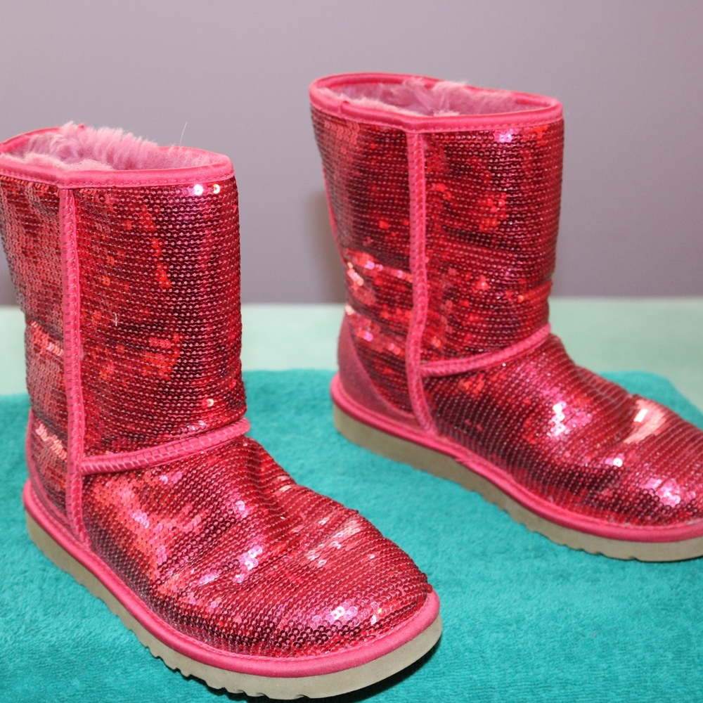 UGG Classic Short Sparkles Ruby Red